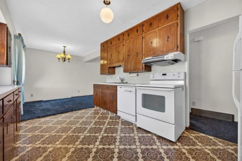 1124 31 Avenue Nw, Calgary, AB - Indoor Photo Showing Kitchen