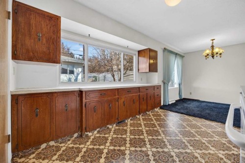 1124 31 Avenue Nw, Calgary, AB - Indoor