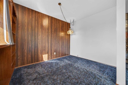 1124 31 Avenue Nw, Calgary, AB - Indoor Photo Showing Other Room