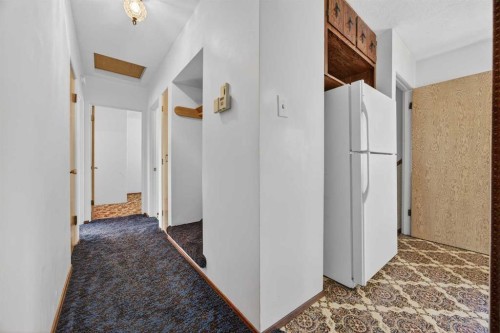 1124 31 Avenue Nw, Calgary, AB - Indoor Photo Showing Other Room