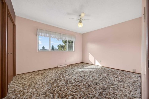 1124 31 Avenue Nw, Calgary, AB - Indoor Photo Showing Other Room