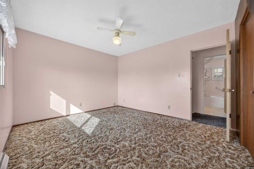 1124 31 Avenue Nw, Calgary, AB - Indoor Photo Showing Other Room