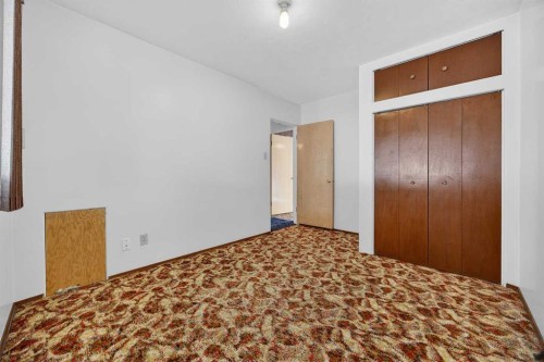1124 31 Avenue Nw, Calgary, AB - Indoor Photo Showing Other Room