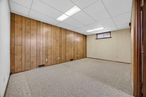 1124 31 Avenue Nw, Calgary, AB - Indoor Photo Showing Other Room
