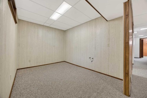 1124 31 Avenue Nw, Calgary, AB - Indoor Photo Showing Other Room