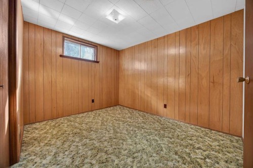 1124 31 Avenue Nw, Calgary, AB - Indoor Photo Showing Other Room