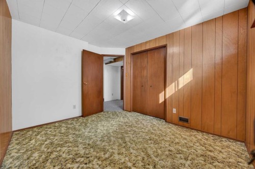 1124 31 Avenue Nw, Calgary, AB - Indoor Photo Showing Other Room