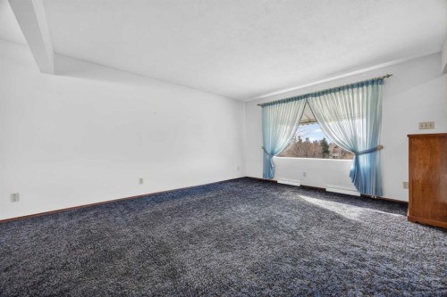 1124 31 Avenue Nw, Calgary, AB - Indoor Photo Showing Other Room