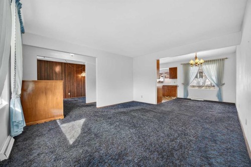 1124 31 Avenue Nw, Calgary, AB - Indoor Photo Showing Other Room