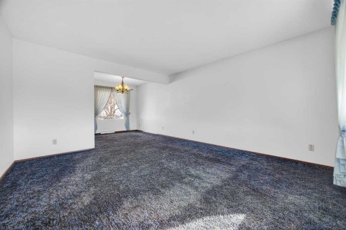 1124 31 Avenue Nw, Calgary, AB - Indoor Photo Showing Other Room