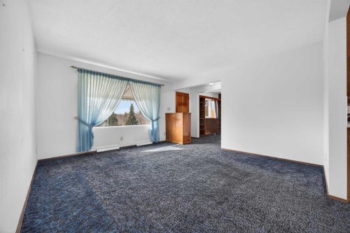 1124 31 Avenue Nw, Calgary, AB - Indoor Photo Showing Other Room