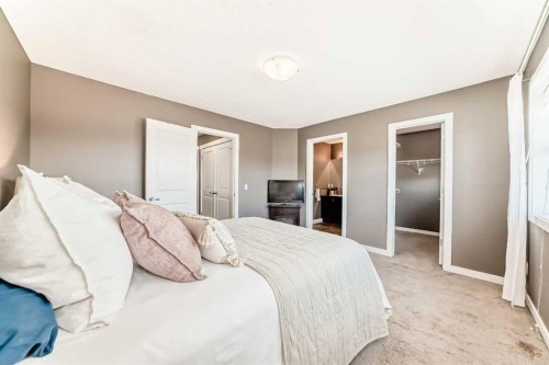172 Morningside Manor Sw, Airdrie, AB - Indoor Photo Showing Bedroom