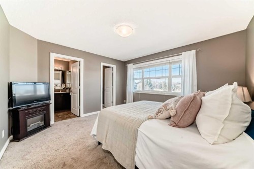 172 Morningside Manor Sw, Airdrie, AB - Indoor Photo Showing Bedroom