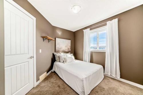 172 Morningside Manor Sw, Airdrie, AB - Indoor Photo Showing Bedroom