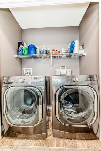 172 Morningside Manor Sw, Airdrie, AB - Indoor Photo Showing Laundry Room