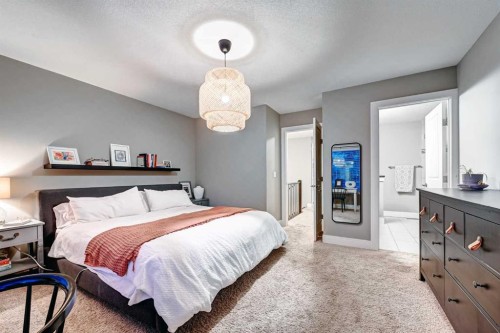 4418 19 Avenue Nw, Calgary, AB - Indoor Photo Showing Bedroom