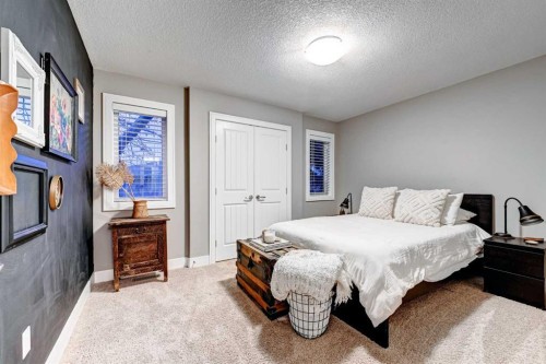 4418 19 Avenue Nw, Calgary, AB - Indoor Photo Showing Bedroom