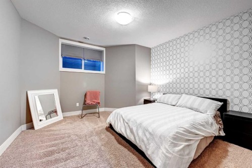 4418 19 Avenue Nw, Calgary, AB - Indoor Photo Showing Bedroom
