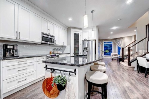 4418 19 Avenue Nw, Calgary, AB - Indoor Photo Showing Kitchen With Upgraded Kitchen