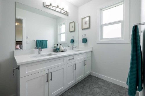 304 Edgefield Close, Strathmore, AB - Indoor Photo Showing Bathroom
