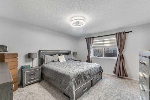 199 Hawkmere Road, Chestermere, AB - Indoor Photo Showing Bedroom