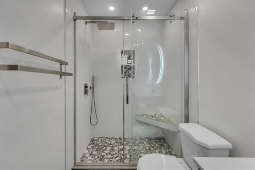 199 Hawkmere Road, Chestermere, AB - Indoor Photo Showing Bathroom