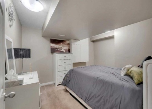 199 Hawkmere Road, Chestermere, AB - Indoor Photo Showing Bedroom