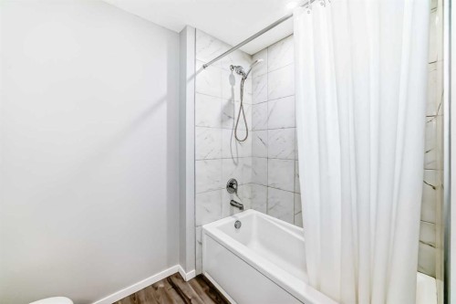 224 Carringham Way Nw, Calgary, AB - Indoor Photo Showing Bathroom