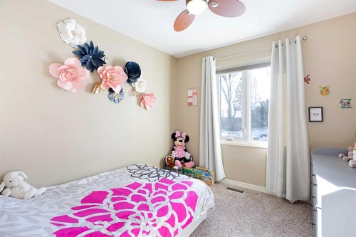 1012 Hunterston Hill Nw, Calgary, AB - Indoor Photo Showing Bedroom