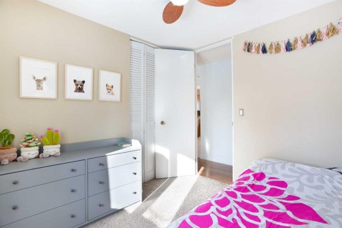 1012 Hunterston Hill Nw, Calgary, AB - Indoor Photo Showing Bedroom