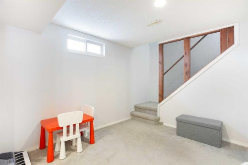 1012 Hunterston Hill Nw, Calgary, AB - Indoor Photo Showing Other Room