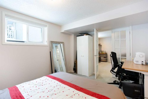 1012 Hunterston Hill Nw, Calgary, AB - Indoor Photo Showing Bedroom