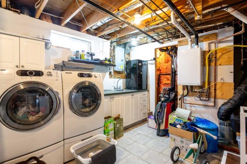 1012 Hunterston Hill Nw, Calgary, AB - Indoor Photo Showing Laundry Room