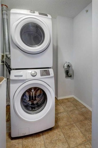 2429-700 Willowbrook Road Nw, Airdrie, AB - Indoor Photo Showing Laundry Room