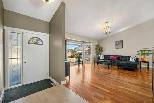 44 Deerbrook Crescent Se, Calgary, AB - Indoor