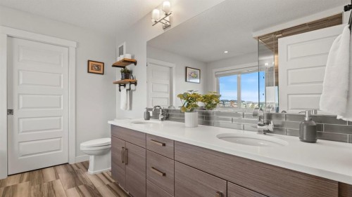 69 Sundown Grove, Cochrane, AB - Indoor Photo Showing Bathroom