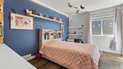 69 Sundown Grove, Cochrane, AB - Indoor Photo Showing Bedroom