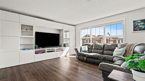 69 Sundown Grove, Cochrane, AB - Indoor Photo Showing Living Room