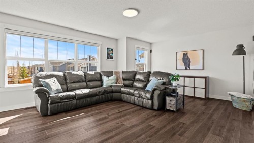 69 Sundown Grove, Cochrane, AB - Indoor Photo Showing Living Room
