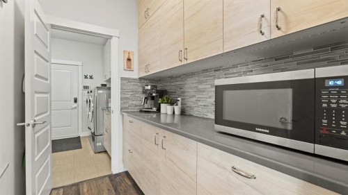 69 Sundown Grove, Cochrane, AB - Indoor Photo Showing Kitchen