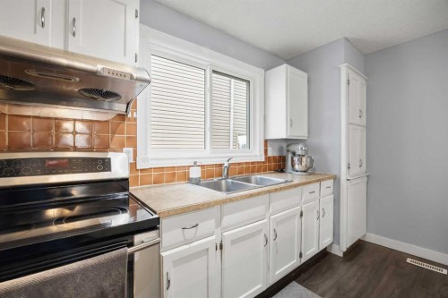 23 Edgedale Road Nw, Calgary, AB - Indoor Photo Showing Kitchen With Double Sink