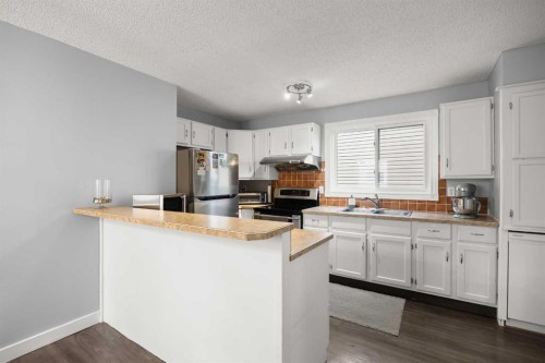 23 Edgedale Road Nw, Calgary, AB - Indoor Photo Showing Kitchen With Double Sink