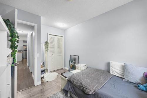 23 Edgedale Road Nw, Calgary, AB - Indoor Photo Showing Bedroom
