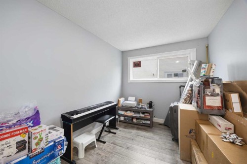 23 Edgedale Road Nw, Calgary, AB - Indoor Photo Showing Other Room