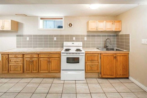 23 Edgedale Road Nw, Calgary, AB - Indoor Photo Showing Kitchen With Double Sink