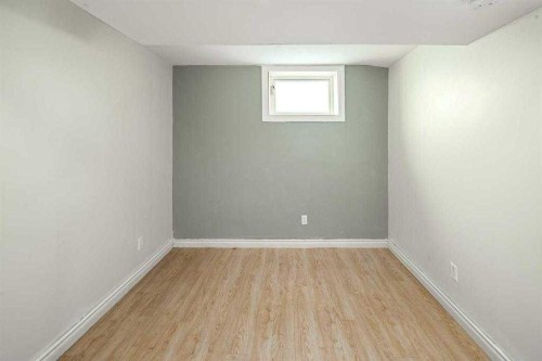 23 Edgedale Road Nw, Calgary, AB - Indoor Photo Showing Other Room