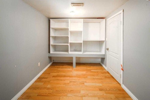 23 Edgedale Road Nw, Calgary, AB - Indoor Photo Showing Other Room