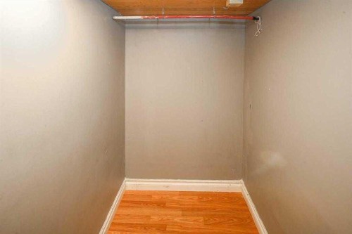 23 Edgedale Road Nw, Calgary, AB - Indoor Photo Showing Other Room