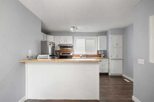 23 Edgedale Road Nw, Calgary, AB - Indoor Photo Showing Kitchen With Double Sink