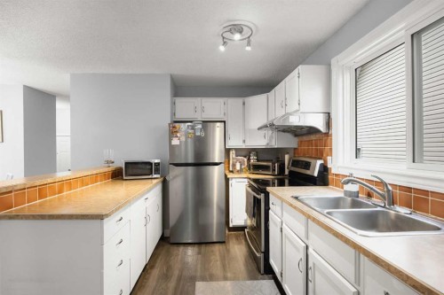 23 Edgedale Road Nw, Calgary, AB - Indoor Photo Showing Kitchen With Stainless Steel Kitchen With Double Sink